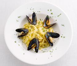 ムール貝のタリアテッレ香草パン粉がけ